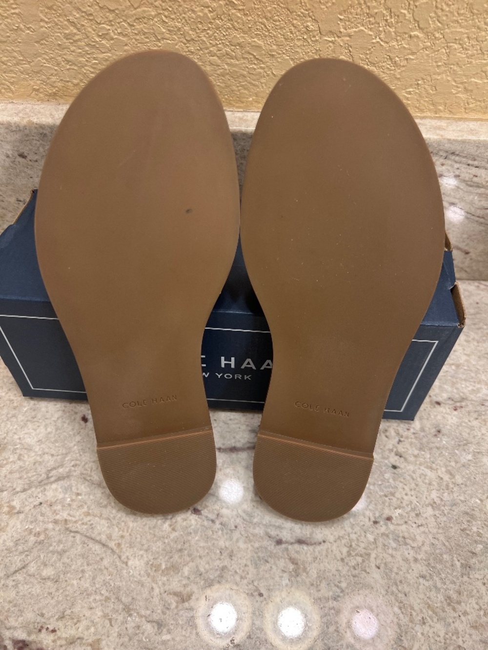 NWT Cole Haan Flynn Logo sandal Snake print Sz 8.5 - Picture 3 of 5